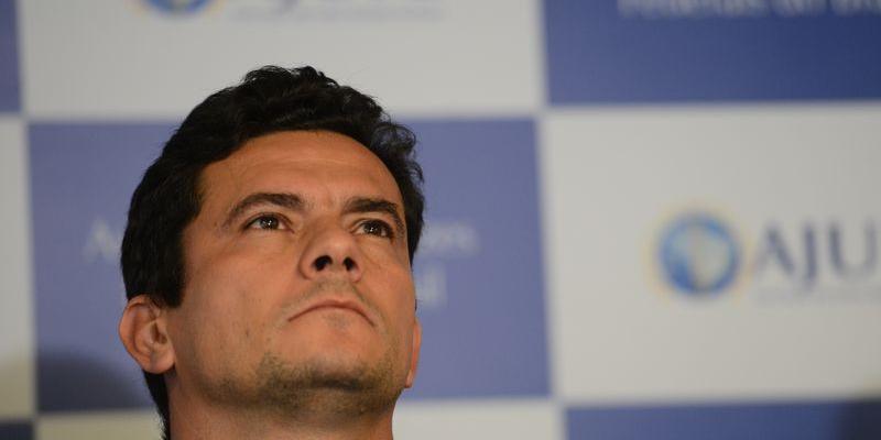 (Fábio Rodrigues Pozzebom)