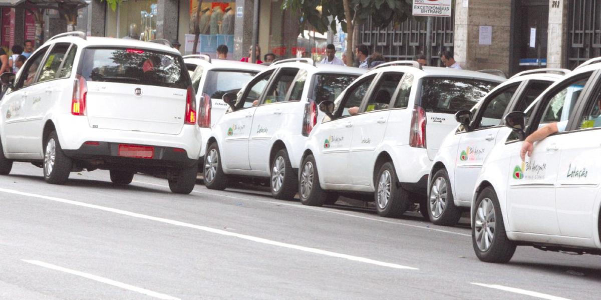 6.085 veículos compõem atualmente a frota de táxis em operação somente na capital mineira, segundo a BHTrans (Hoje em Dia)