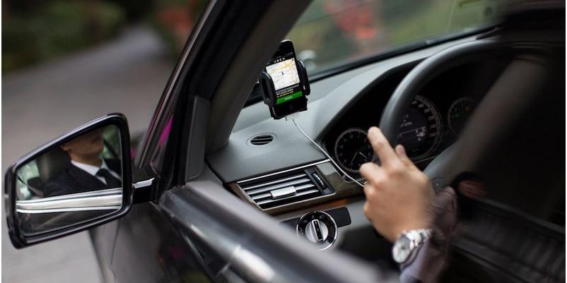 Jornadas extenuantes, falta de proteção social e remuneração baixa fazem parte do cotidiano dos motoristas de app (Divulgação)