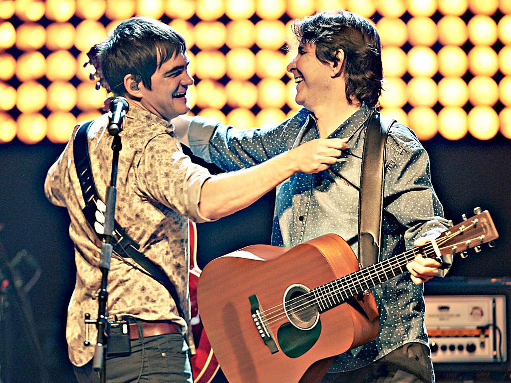 Samuel Rosa e Lô Borges gravaram DVD juntos em 2015 (Divulgação)