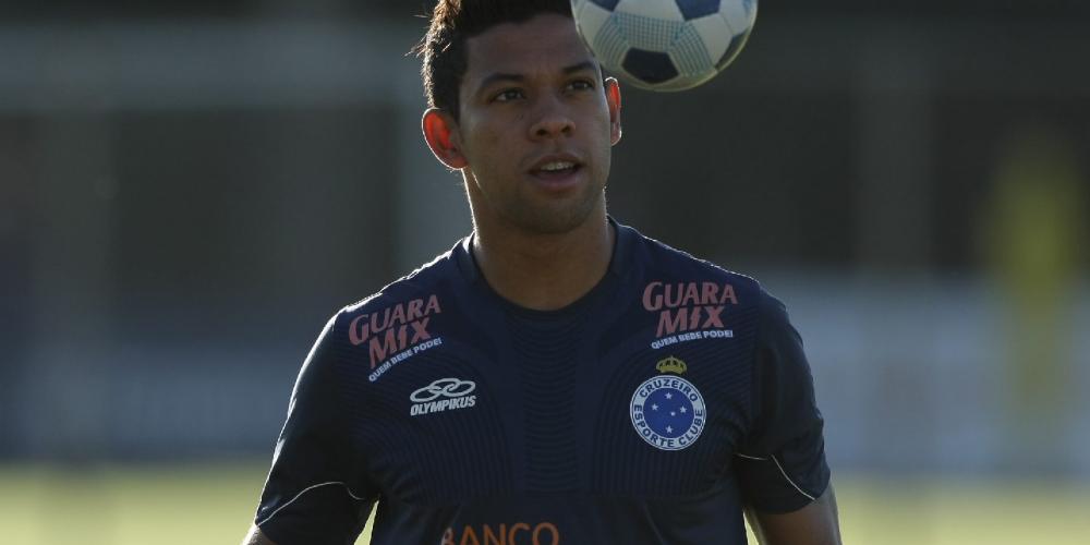 (Carlos Roberto)