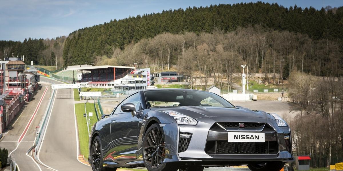 (Nissan)