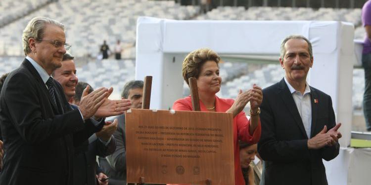 (Carlos Roberto)