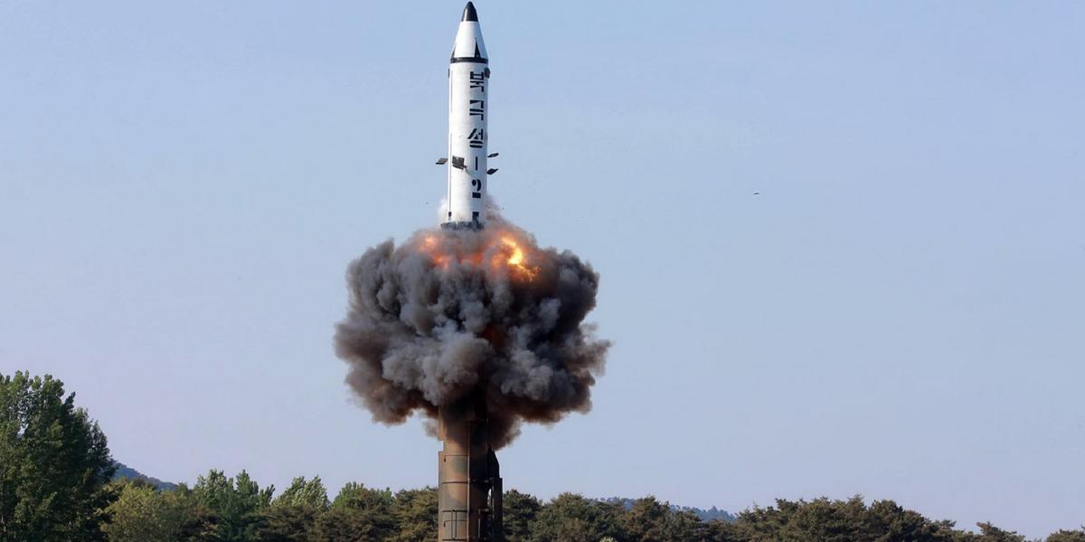 (AFP PHOTO / KCNA VIA KNS / STR / South Korea OUT / REPUBLIC OF KOREA )