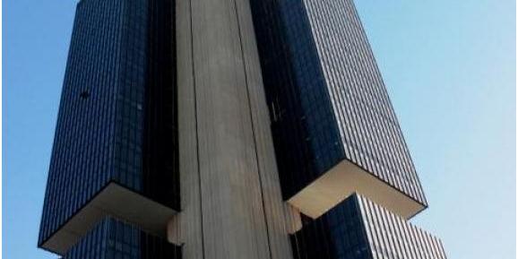 No próximo ano, probabilidade de estouro da meta de inflação é de 57%