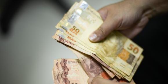 De acordo com o PL,  quem recebe até R$ 2.259,20 por mês não precisará pagar o Imposto de Renda (Marcello Casal Jr/Arquivo/Agência Brasil)