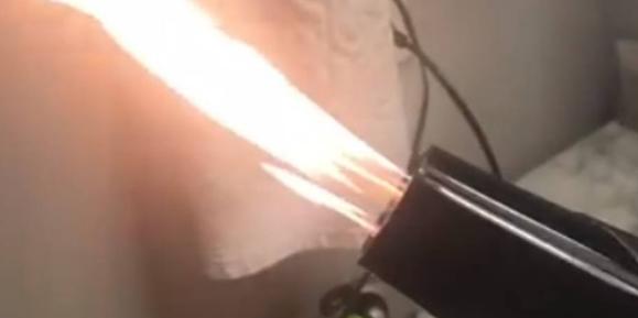 Secador de cabelo cospe fogo em primeiro uso e vídeo viraliza
