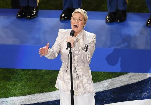 pink-rebate-cr-ticas-por-performance-no-super-bowl