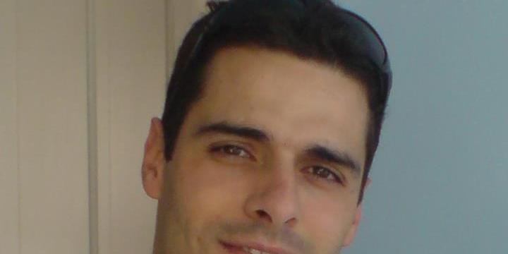  (Facebook)