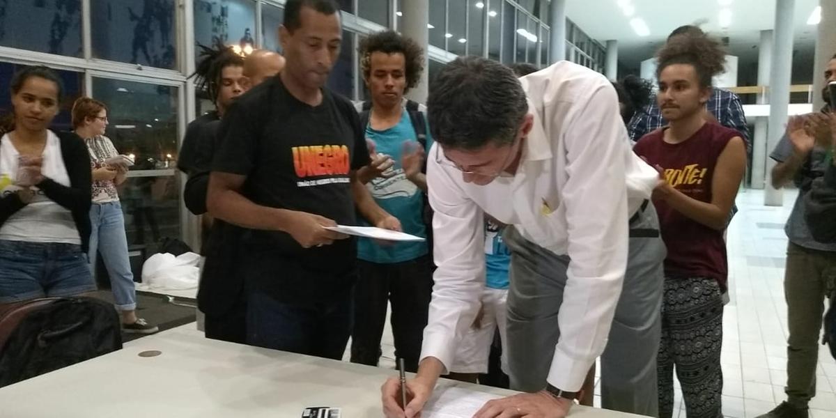  (Riva Moreira)