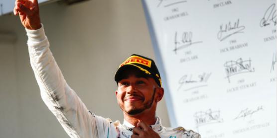 (Reprodução Twitter Lewis Hamilton)