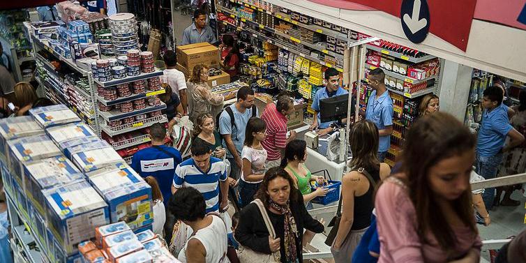 O comércio varejista acumula alta de 1,8% no ano e de 1,7% em 12 meses (Marcelo Camargo-Agência Brasil)