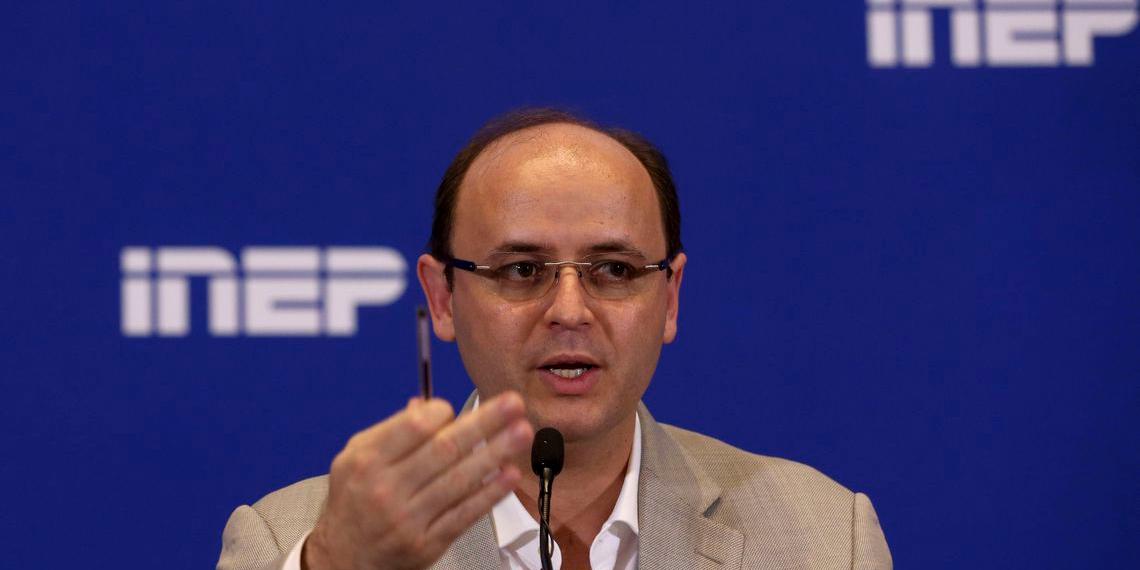 Confusão entre estudantes interrompeu o aulão no Mineirão; governo investiga publicações que incitaram arremesso de garrafas (Wilson Dias/Agência Brasil )