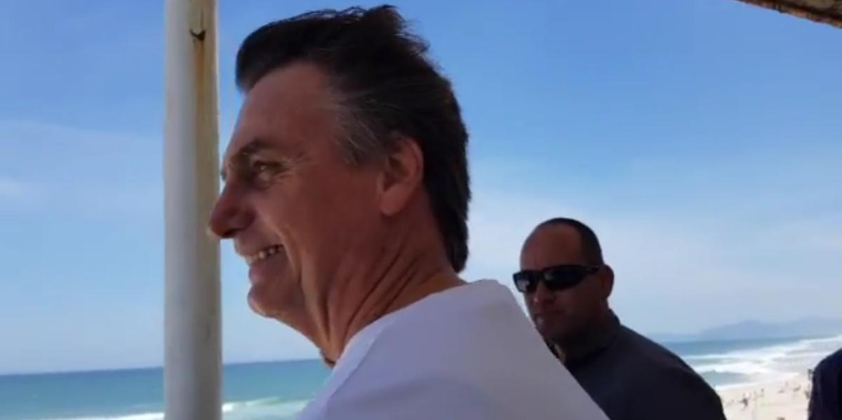 Ex-presidente chegou a ficar a menos de 15 metros de distância do animal (Reprodução / Youtube)