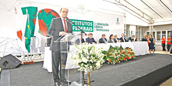 (Maurício Vieira)