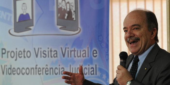 (Antônio Cruz)