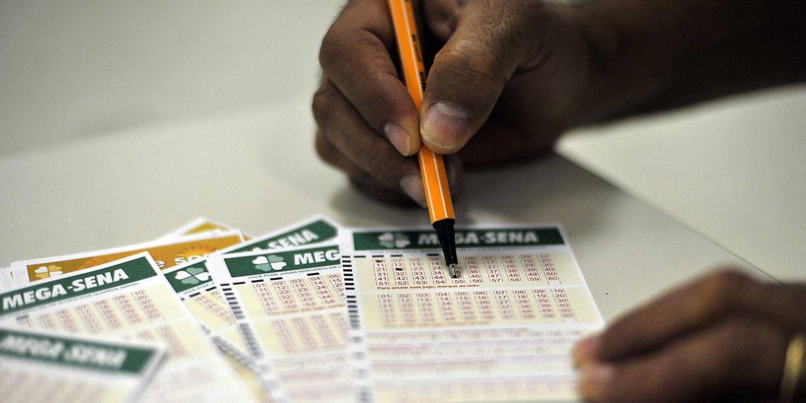 O jogo simples, com seis números marcados, custa R$ 5 (Marcello Casal Jr./Agência Brasil)