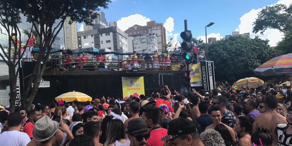 (Lucas Simões)
