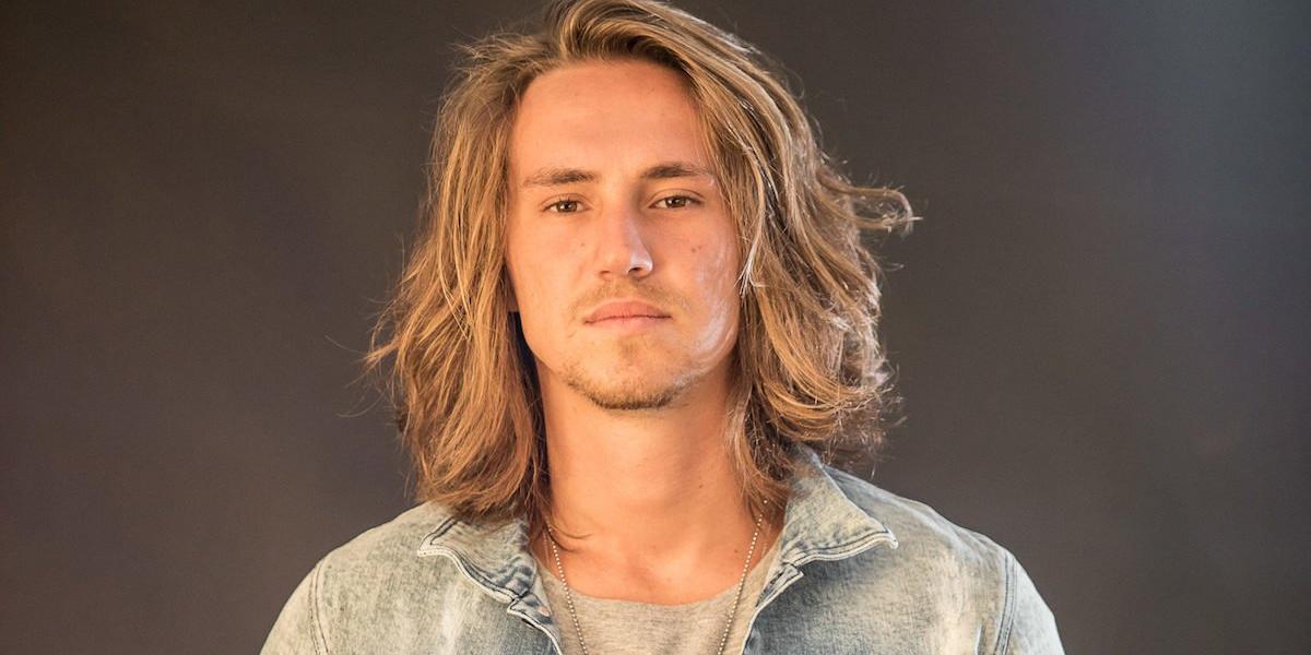Descontraído e com influências do pop e surf music, Vitor Kley acumula milhões de ouvintes nas plataformas digitais (Divulgação )