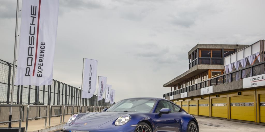 (Porsche)