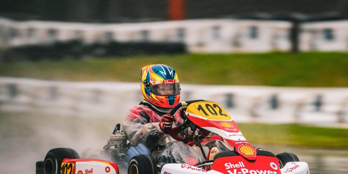 Pilotos de kart aceleram em corrida este fim de semana