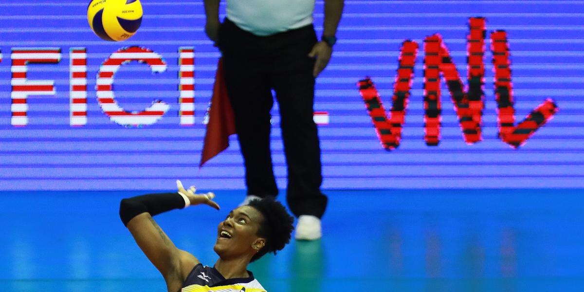 (FIVB)