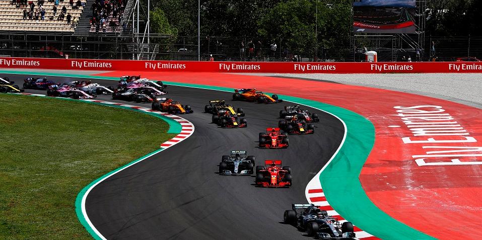 (Pirelli/LAT Images)