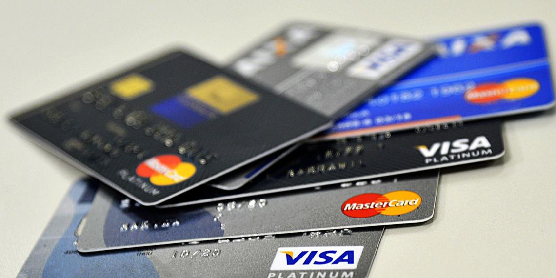Crédito rotativo dura 30 dias e é tomado pelo consumidor quando paga menos que o valor integral da fatura do cartão (Marcello Casal Jr/Agência Brasil )