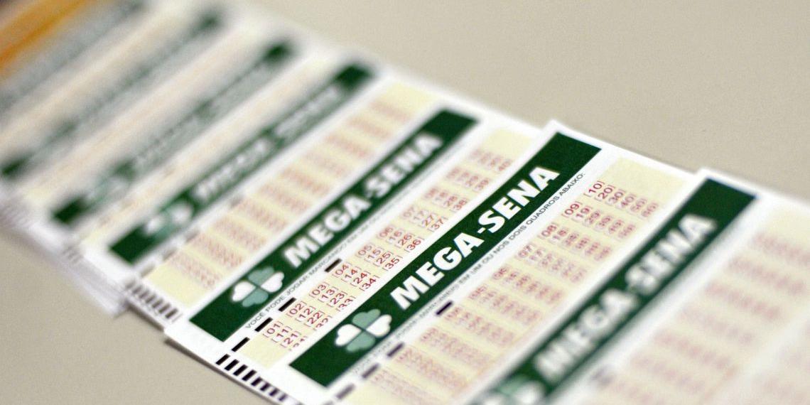 Apostas podem ser feitas até as 19h nas casas lotéricas credenciadas pela Caixa ou pela internet (Marcello Casal Jr./Agência Brasil)