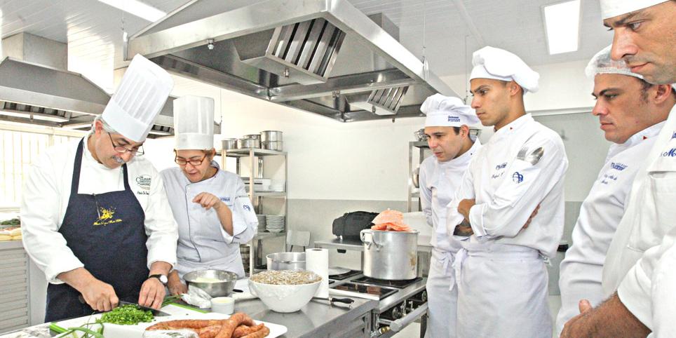 Curso de gastronomia do Promove conta com uma restaurante-escola, onde estudantes podem aprender, na prática, técnicas de cozinha (Wesley Rodrigues/Arquivo Hoje em Dia)
