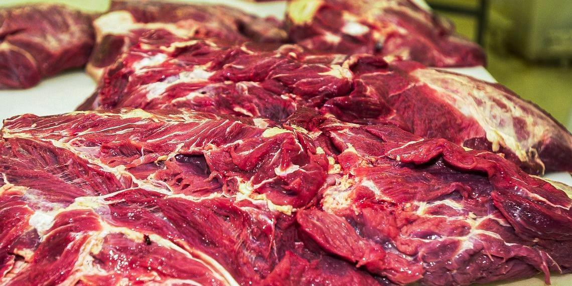 Escolher carne bovina exige atenção a detalhes como cor, textura, odor e selo de inspeção (Marcello Casal JrAgência Brasil)