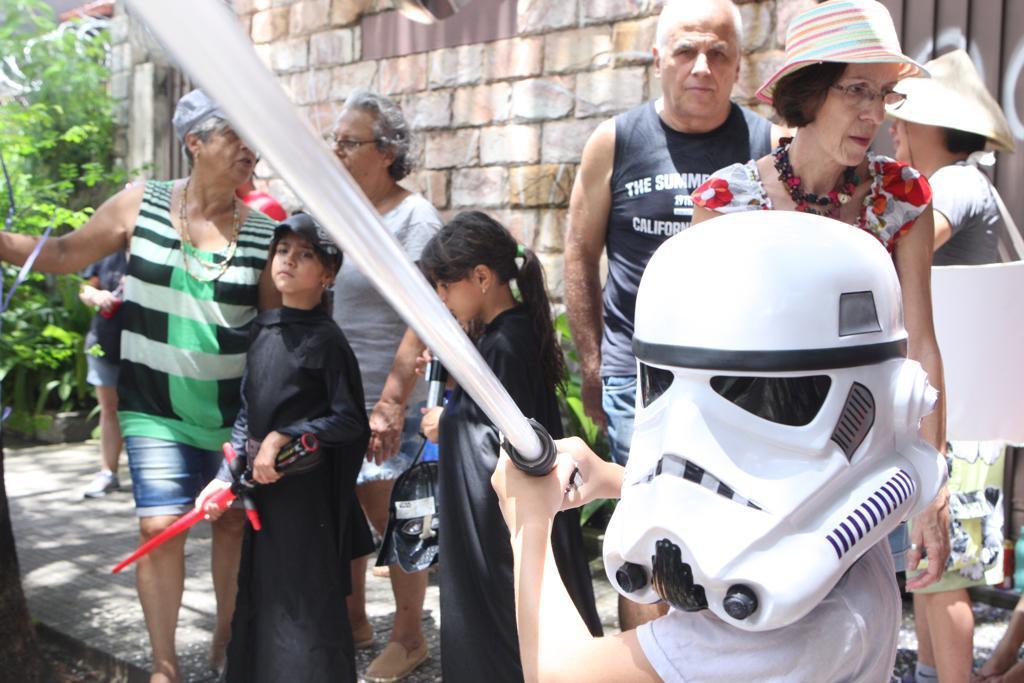 Festa 'nerd' Unidos da Estrela da Morte promove harmonia entre os lados escuro e luminoso da Força Festa 'nerd' Unidos da Estrela da Morte promove harmonia entre os lados escuro e luminoso da Força