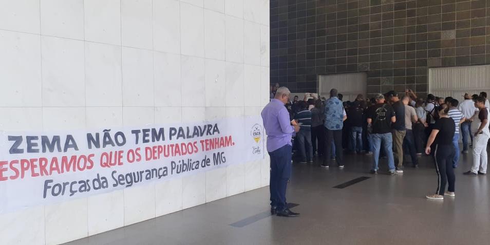 (Paulo Henrique Lobato)