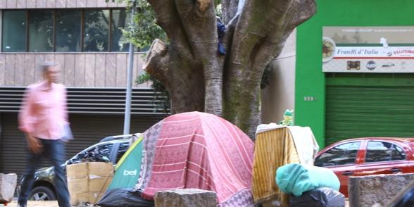 Campanha solidária é realizada todos os anos com o objetivo de amparar os que vivem nas ruas ou não têm condições de se proteger das baixas temperaturas (Maurício Vieira / Hoje em Dia)