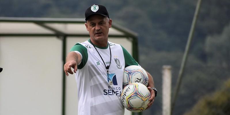(João Zebral / América)