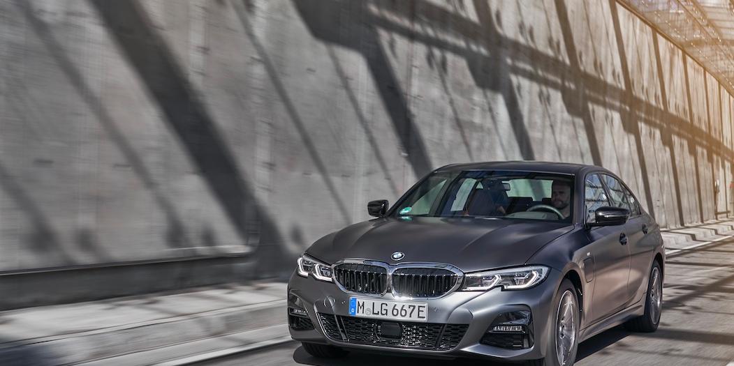 (BMW)