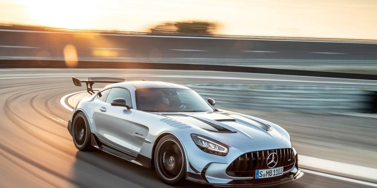 (Mercedes-Benz)