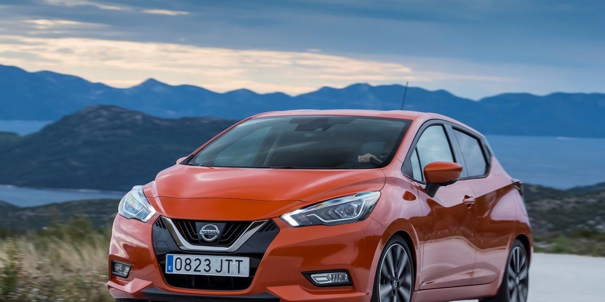 (Nissan)