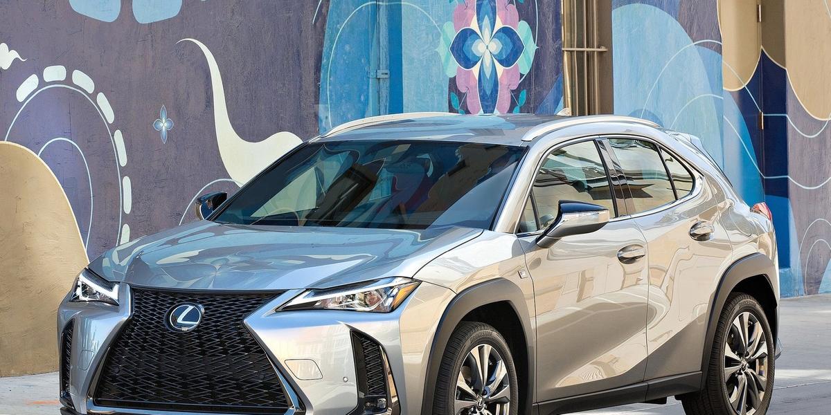 (Lexus)