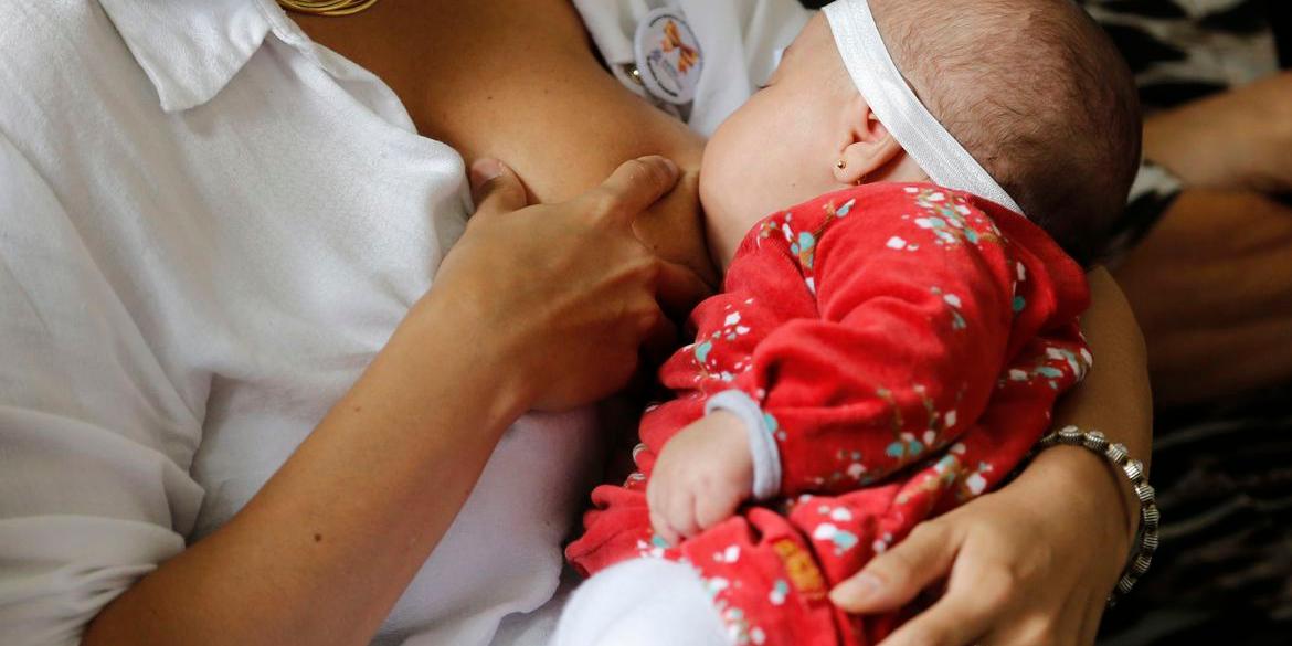 Hospital Sofia Feldman e Maternidade Odete Valadares estão com estoques de leite abaixo do ideal (Fernando Frazão/Agência Brasil)