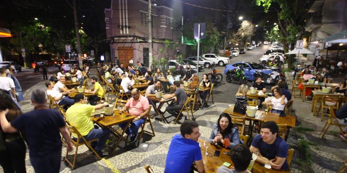 Quase 70% dos bares e restaurantes perderam pelo menos um funcionário infectado pela Covid ou pela gripe (Maurício Vieira / Hoje em Dia)