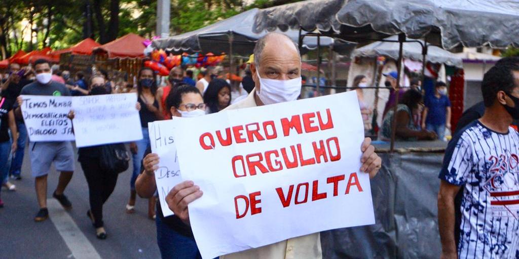 (Maurício Vieira)