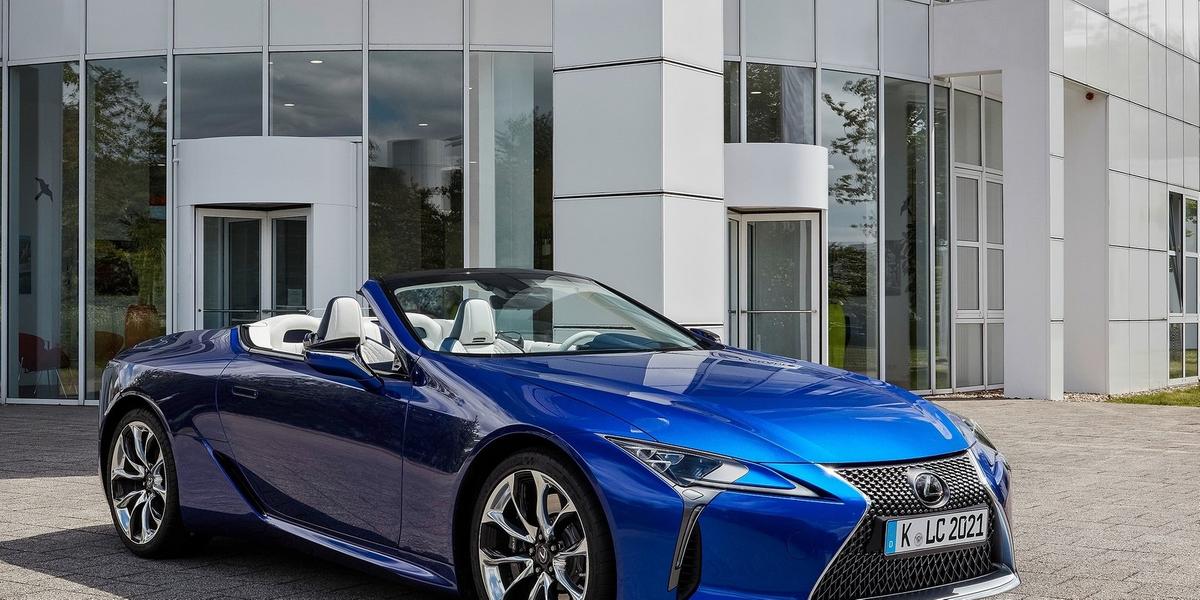 (Lexus)