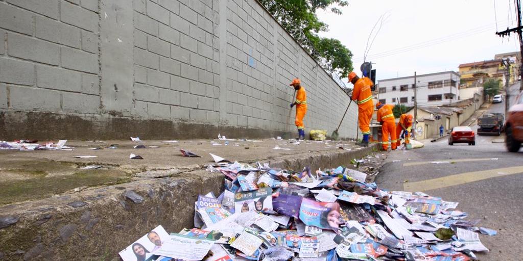 Lixo gerado nas ruas de BH devido à eleição deste ano supera o de 2018 (Maurício Vieira)