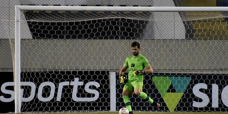 (Estevão Germano / América)