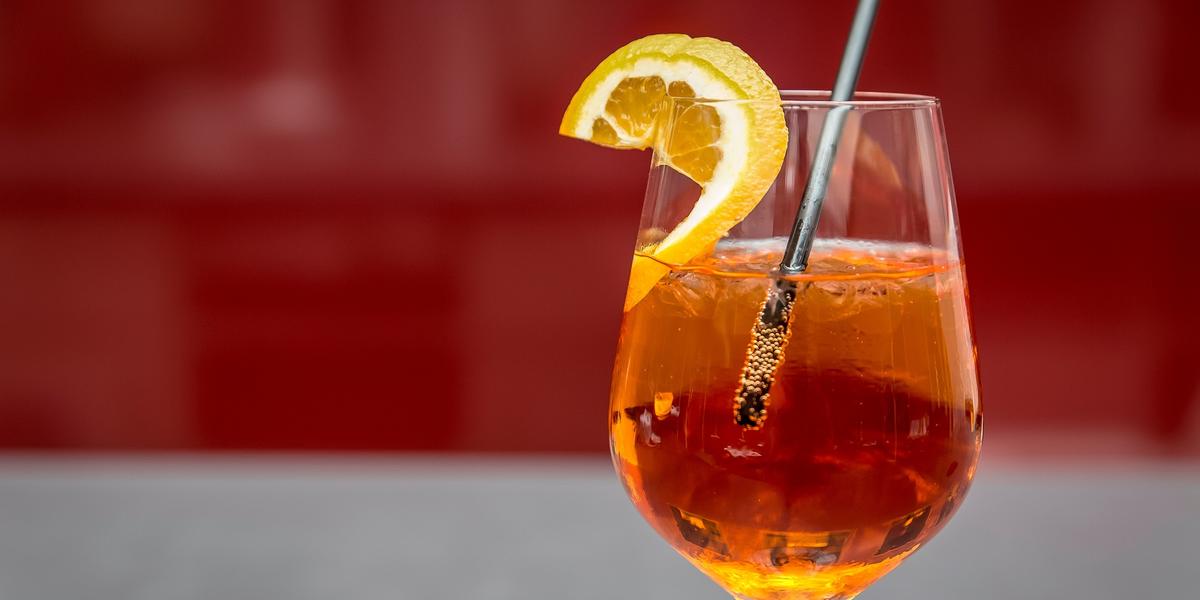 Possíveis situações de bebidas contaminados por metanol devem ser notificadas às autoridades (Pixabay/Divulgação)