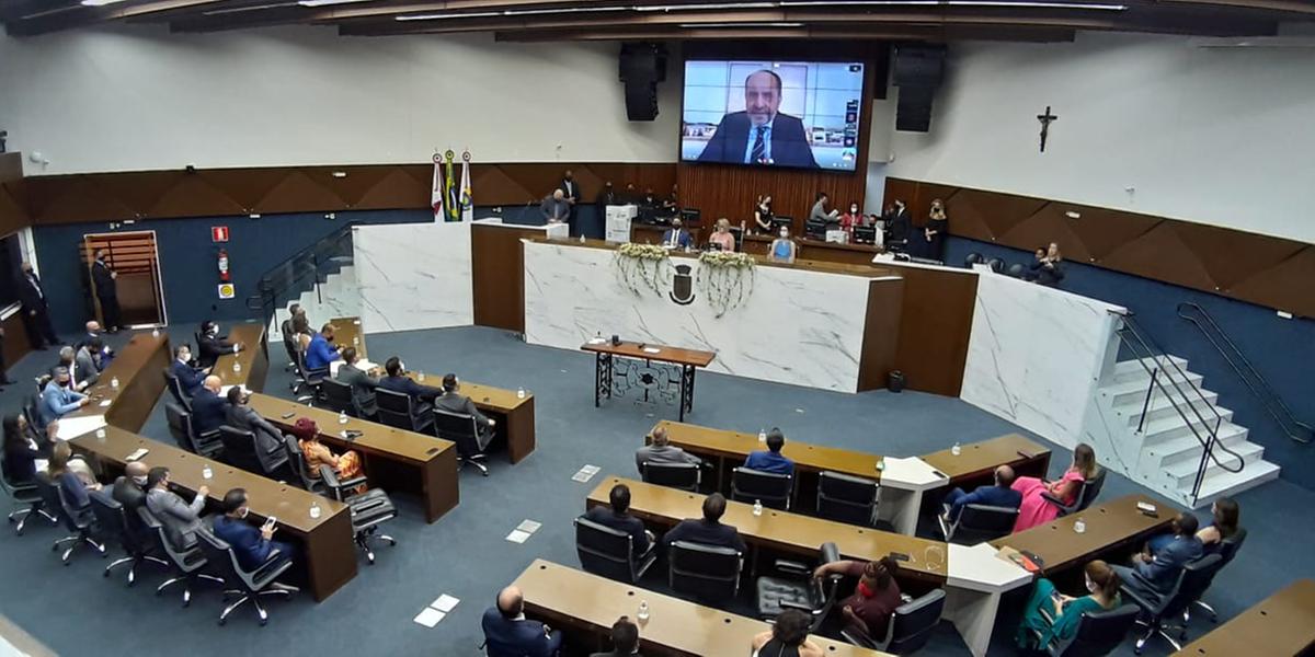 (Maurício Vieira)