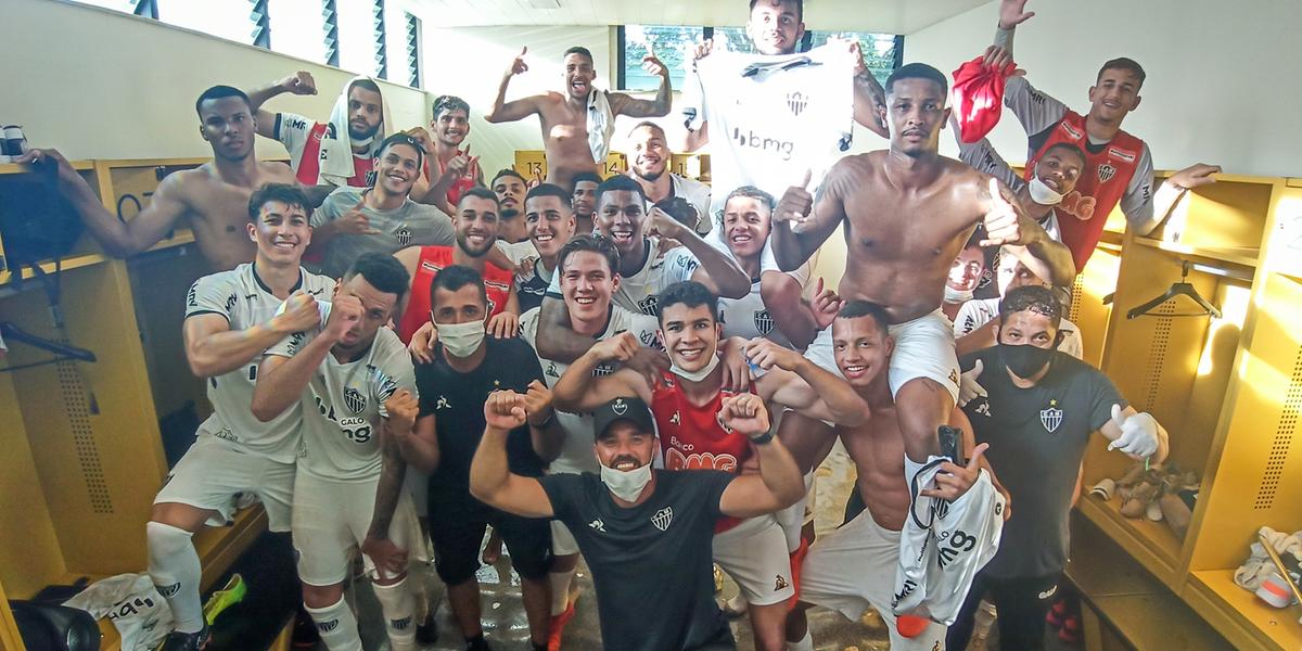 (Galo na Base)