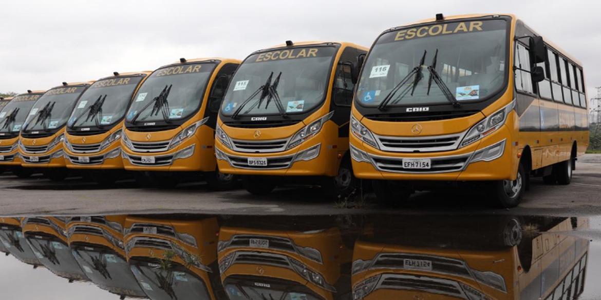 O governo também garantiu a compra de novos ônibus escolares no eixo educação do Novo PAC (Ministério da Educação/ Divulgação)