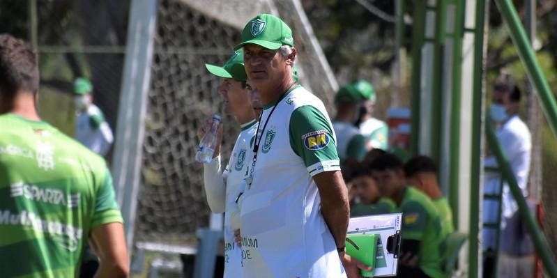 (Estevão Germano / América)